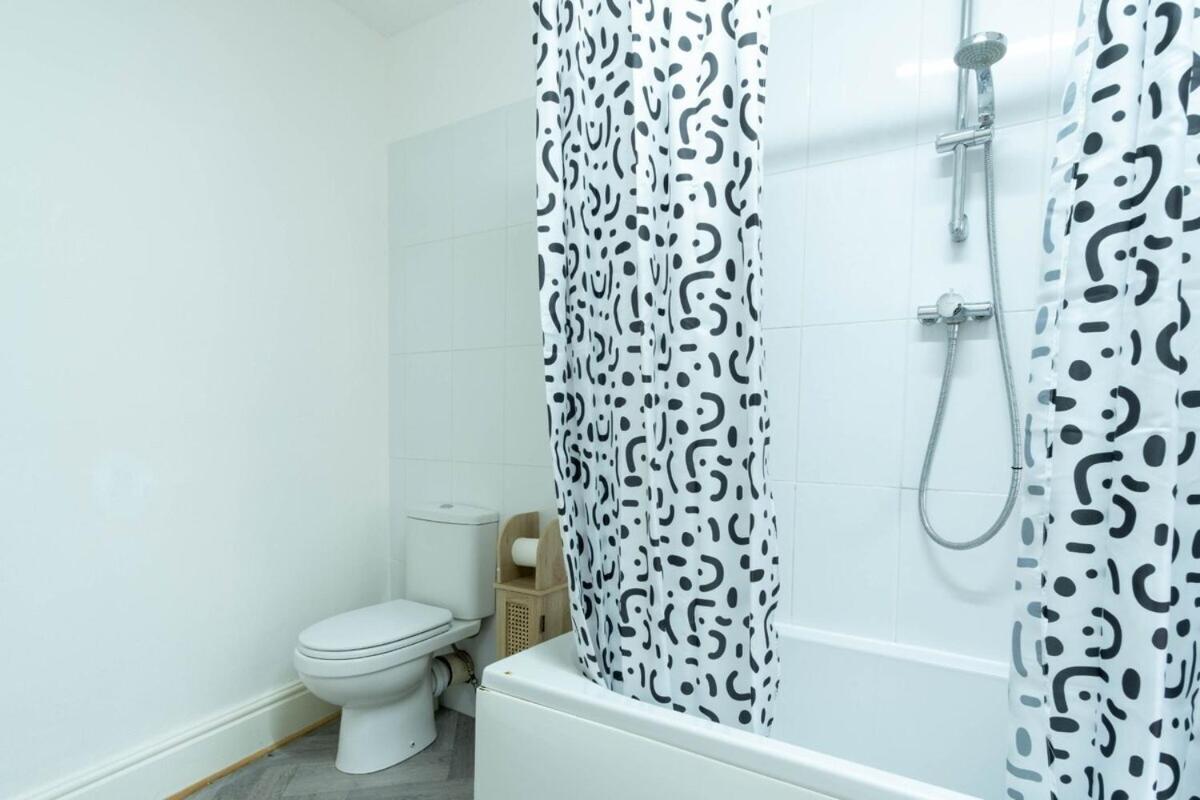 2 Bedroom Apartment By Littlepiggyrentals Short Lets & Serviced Accommodation Leicester With Wi-Fi, Free Parking & Outdoor Area Exterior photo