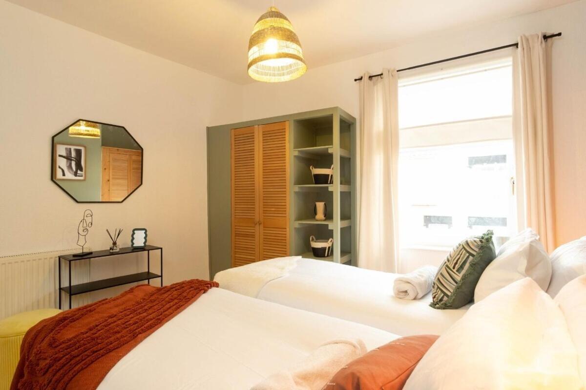 2 Bedroom Apartment By Littlepiggyrentals Short Lets & Serviced Accommodation Leicester With Wi-Fi, Free Parking & Outdoor Area Exterior photo