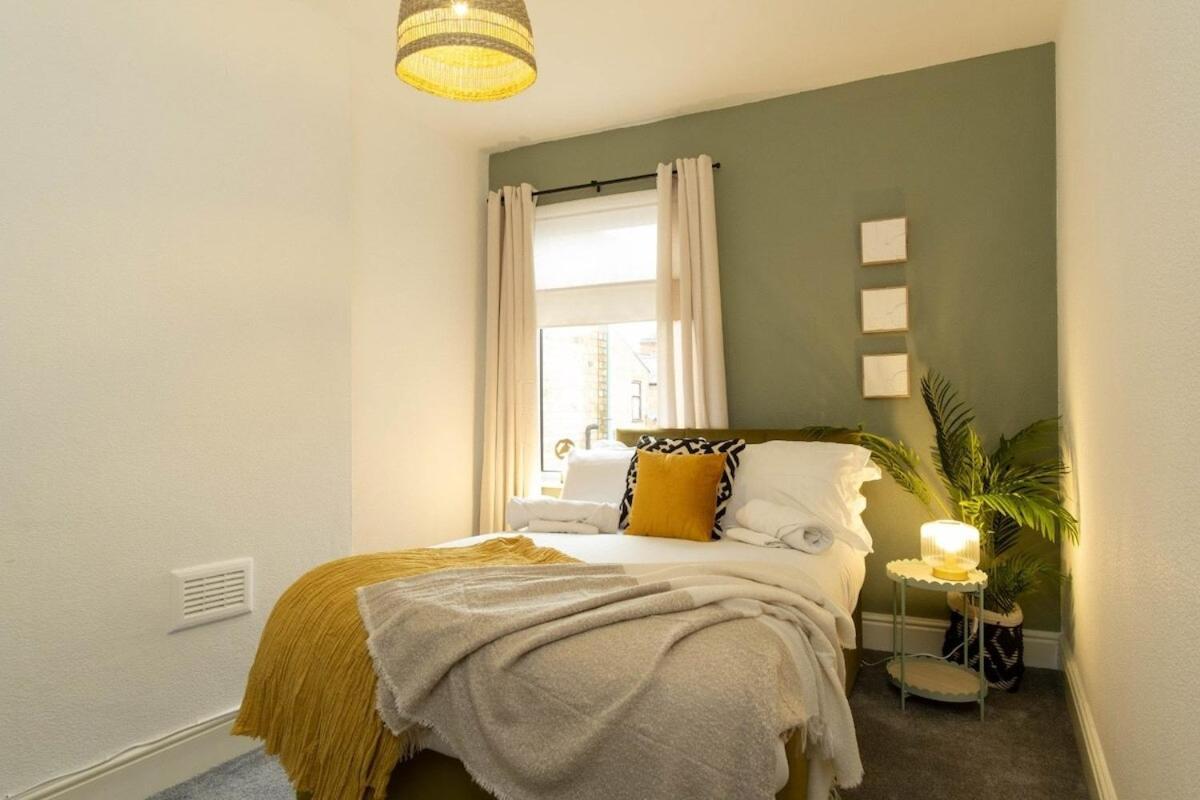 2 Bedroom Apartment By Littlepiggyrentals Short Lets & Serviced Accommodation Leicester With Wi-Fi, Free Parking & Outdoor Area Exterior photo
