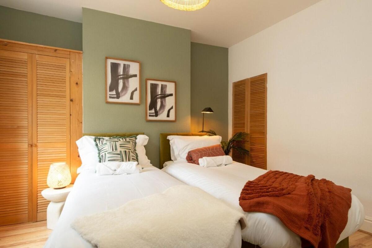 2 Bedroom Apartment By Littlepiggyrentals Short Lets & Serviced Accommodation Leicester With Wi-Fi, Free Parking & Outdoor Area Exterior photo
